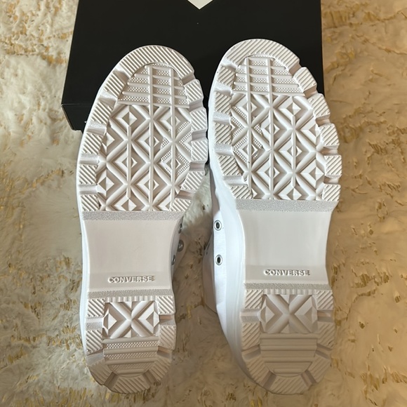 *BRAND NEW* Converse White CTAS LUGGED HI Sneaker - Picture 4 of 4